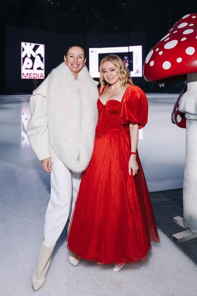 Регина Тодоренко, Лера Кудрявцева, Мария Мельникова и другие звезды стали гостями на аншлаговой премьере ледового шоу «Белоснежка» Евгения Плющенко и Яны Рудковской